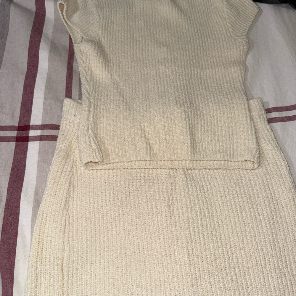 H&M Elegant set consisting of a top and a long skirt Cream Textured